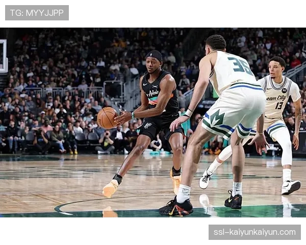 国王队核心福克斯因脚踝伤势缺阵，球队近三场进攻效率下滑明显